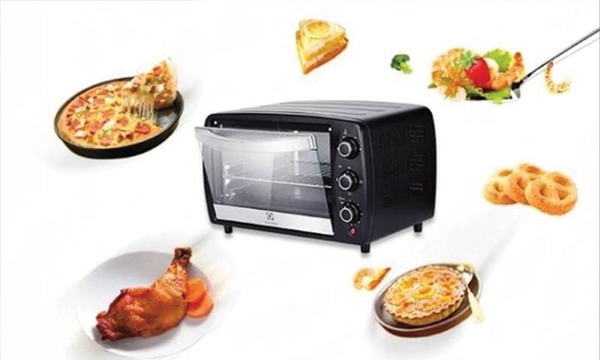 2. Lò nướng Electrolux EOT3805K có dung tích lớn.