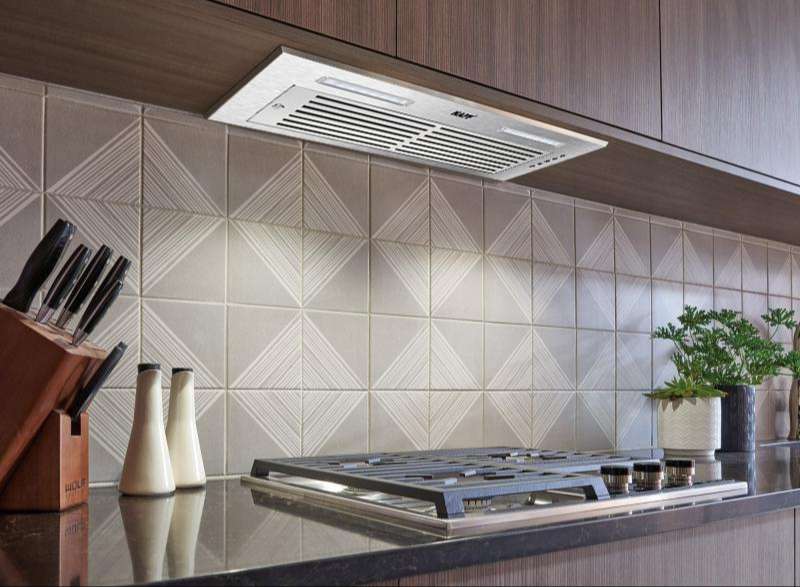 3. Máy hút mùi âm tủ Kaff KF-BI70 với công suất hút mạnh mẽ, vận hành êm ái