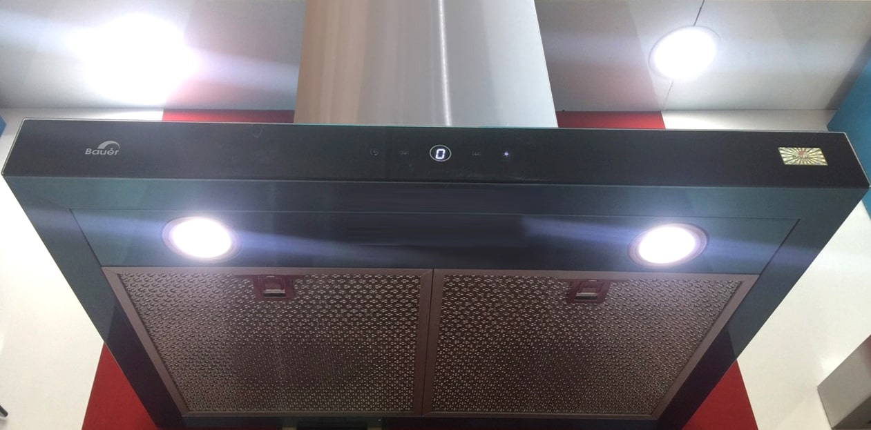 5. Máy hút mùi đảo Bauer BC-70ED có công suất hút khỏe, động cơ turbin đôi