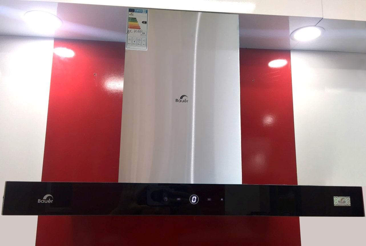 1. Máy hút mùi Bauer BC90ED có thiết kế sang trọng, hiện đại