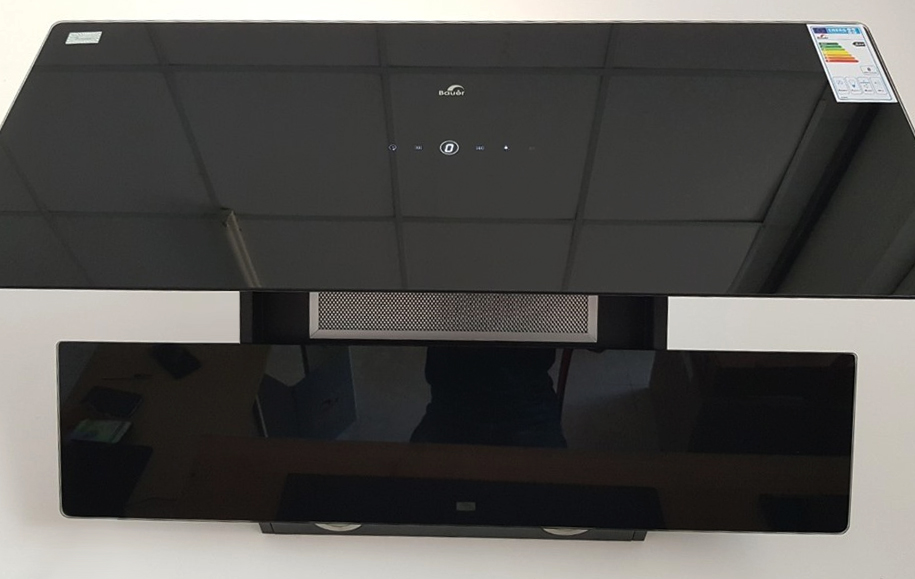 4. Máy hút mùi độc lập Bauer BC-90ES có công suất hút khỏe, động cơ turbin đôi