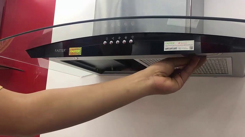 Máy hút mùi Faster FS 70X 4 4. Dễ dàng để sửu dụng