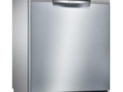 Rửa sạch 13 bộ chén bát Châu Âu tương đương 3-4 bữa ăn Việt