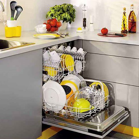 2. Khoang chứa bát rộng rãi sức chứa tới 15 bộ chén bát
