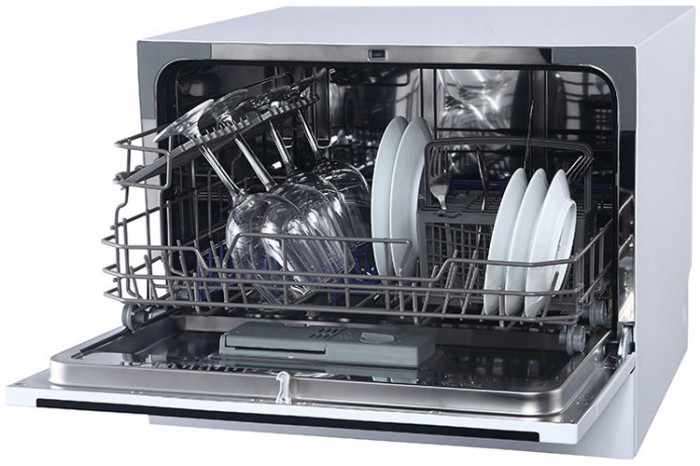 3. Khoang chứa rộng, sức chứa lên tới 6 bộ đồ ăn Châu Âu.