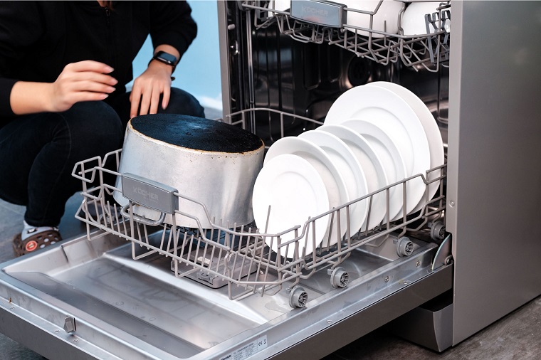 3. Khoang chứa bát đĩa chứa được 15 bộ theo tiêu chuẩn Châu Âu.