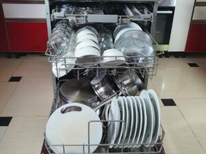 2. Công suất rửa sạch 12 bộ đồ ăn Châu Âu tương đương 3-4 bữa ăn Việt