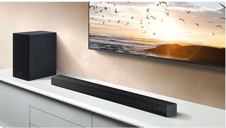 Loa thanh SamSung HW-T550 có kiểu dáng hiện đại, gam màu đen mạnh mẽ, sang trọng