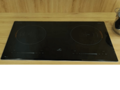 4. Bếp từ Bauer BE38GTA sử dụng bảng điều khiển cảm ứng hiện đại tiên tiến