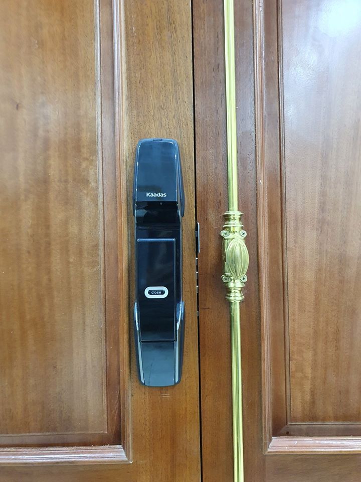 9. Tự động khóa chốt cửa hiện đại