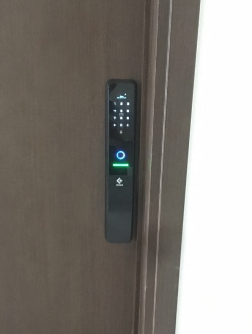 4. Khoá điện tử Kitos P830 phù hợp lắp đặt cho nhiều loại cửa