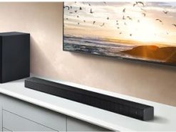 Loa thanh SamSung HW-T550 có kiểu dáng hiện đại, gam màu đen mạnh mẽ, sang trọng