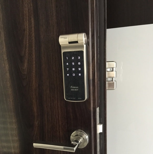 3. Khoá cửa thông minh Gateman Z10 IH lắp đặt cho căn hộ, chung cư