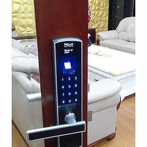 3. Khoá cửa điện tử - Khoá vân tay PHGLock FP8030 lắp đặt trên nhiều loại cửa