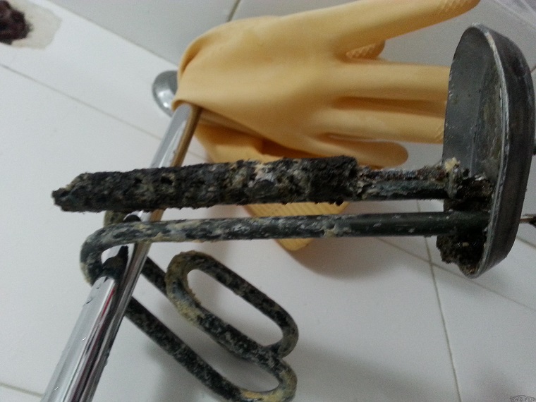 Thanh nhiệt của bình nóng lạnh bị đóng cặn