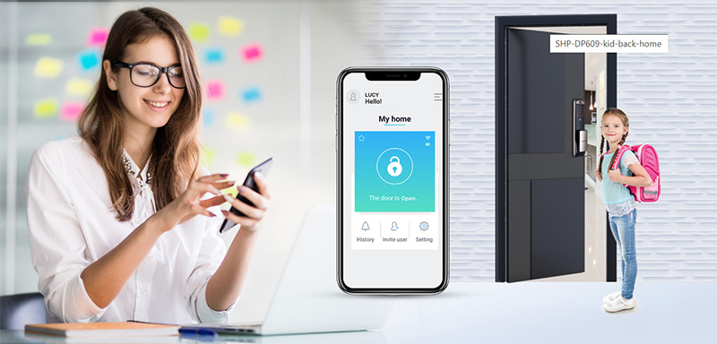 1. Khoá cửa điều khiển từ xa là gì ?