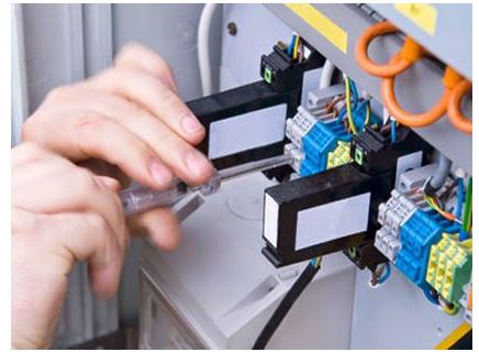 Máy không khởi động được do cầu trì nổ hoặc aptomat nhảy